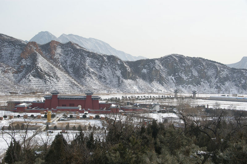 凤凰山陵园远观雪景